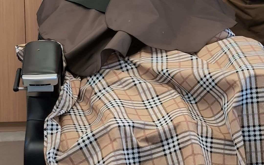 施術時に使用する理容クロスと膝掛け